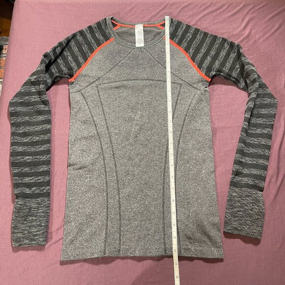 Ivivva (Lululemon) Girl’s Fly Tech Long Sleeve Tee in gray w/ stripes - size 10 - Picture 5 of 7